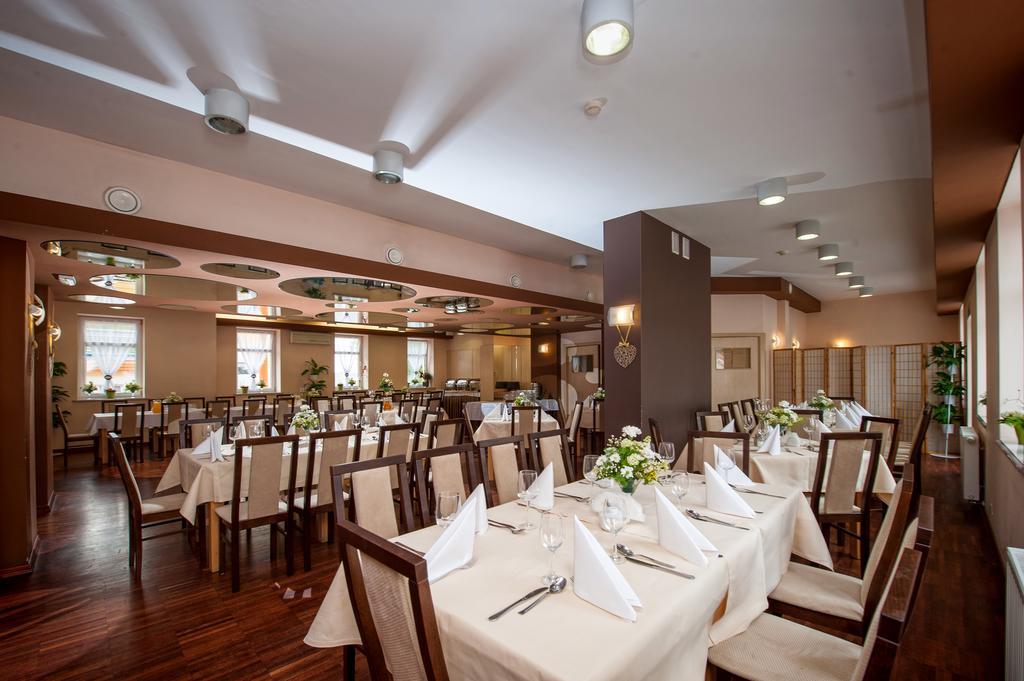 Hotel Jarota Jarocin Dış mekan fotoğraf