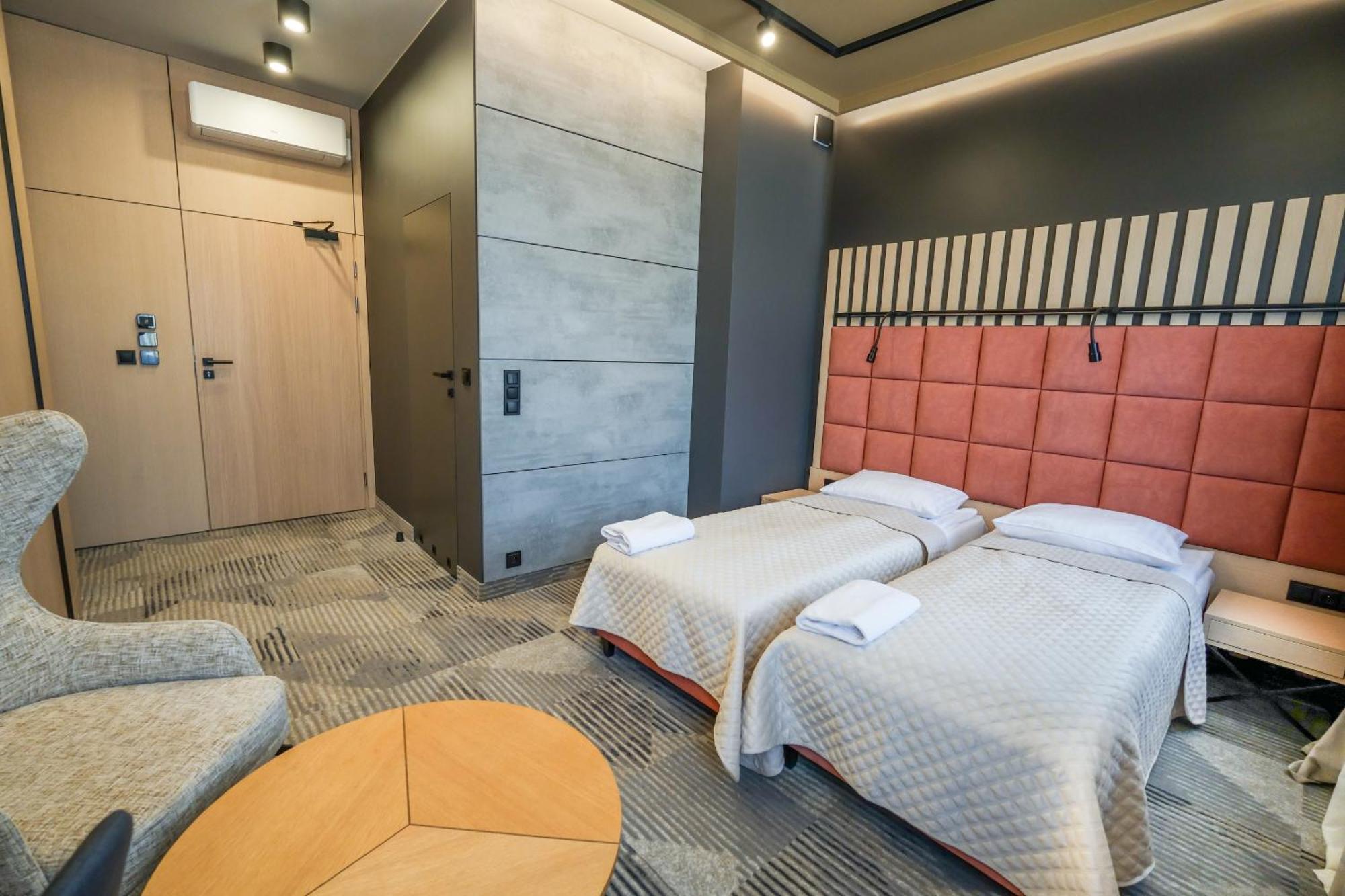 Hotel Jarota Jarocin Dış mekan fotoğraf