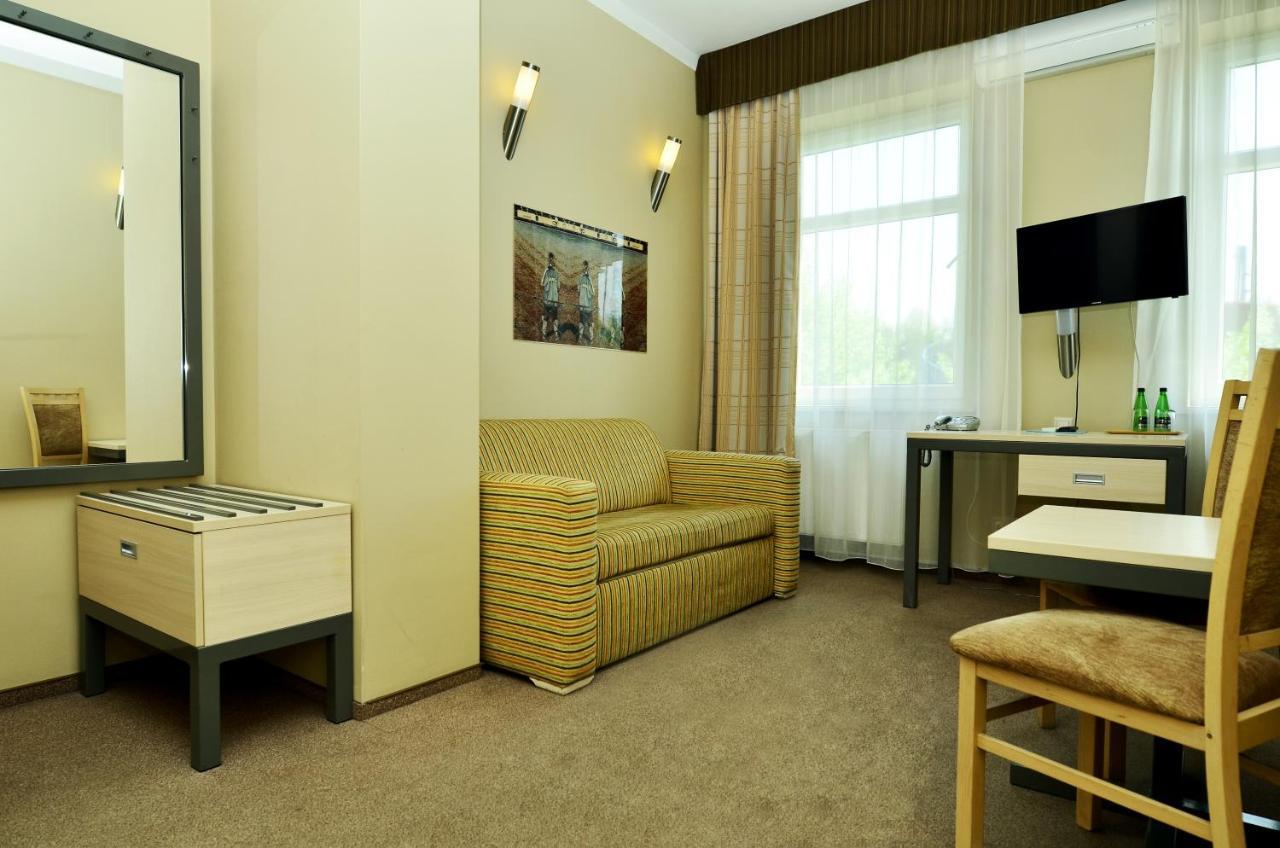 Hotel Jarota Jarocin Dış mekan fotoğraf